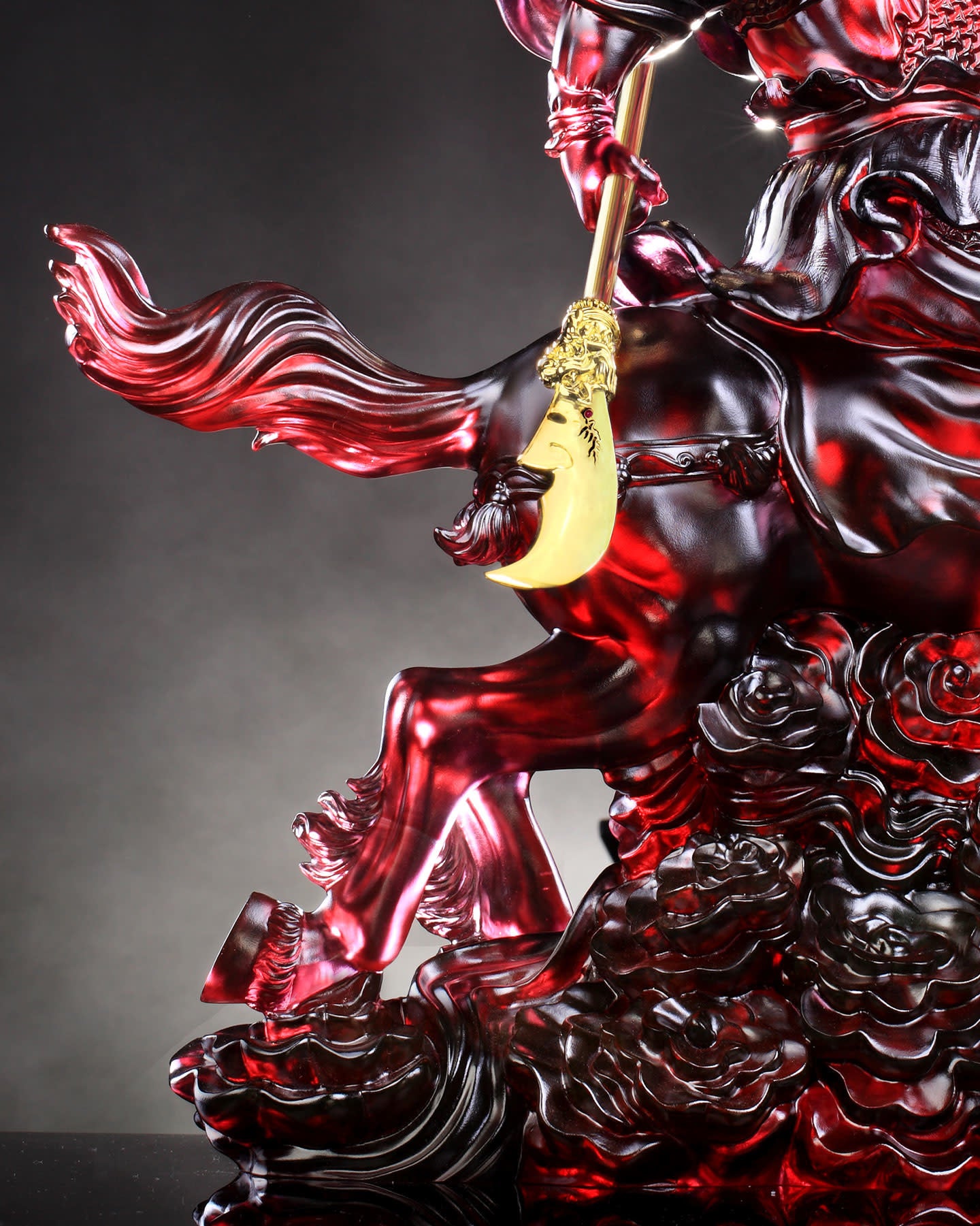 LIULI Crystal Art Crystal Statue of General Guan Gong with 24K Gold-Plated Sword (Limited Edition)