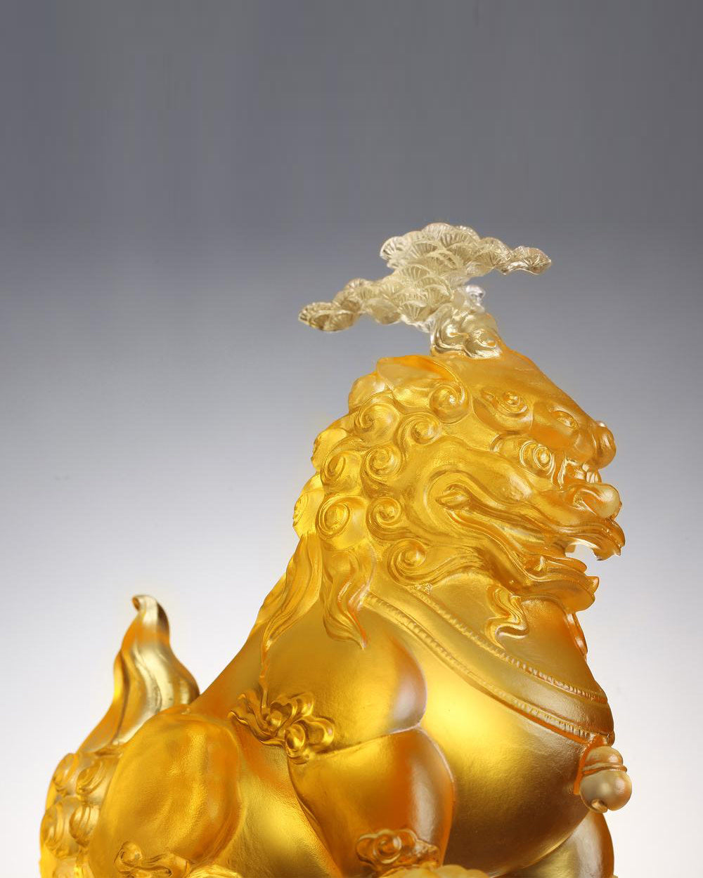 LIULI Crystal Art Crystal Foo Dog, Evergreen Pine Sculpture, "The Evergreen Lion" in Gold