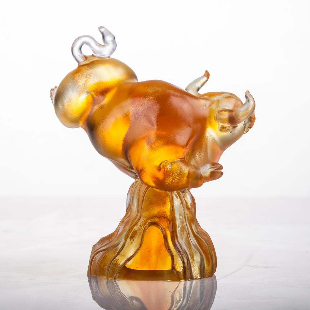 LIULI Crystal Art Crystal Year of the Ox 2021 Statue "Peak"