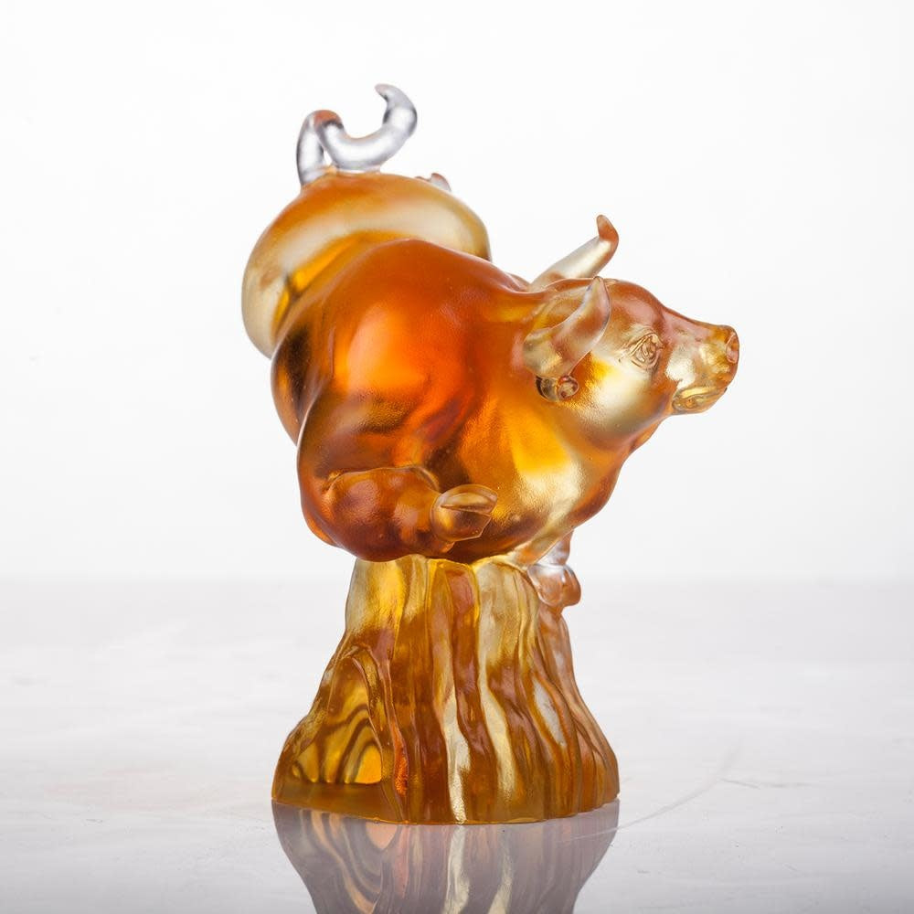 LIULI Crystal Art Crystal Year of the Ox 2021 Statue "Peak"