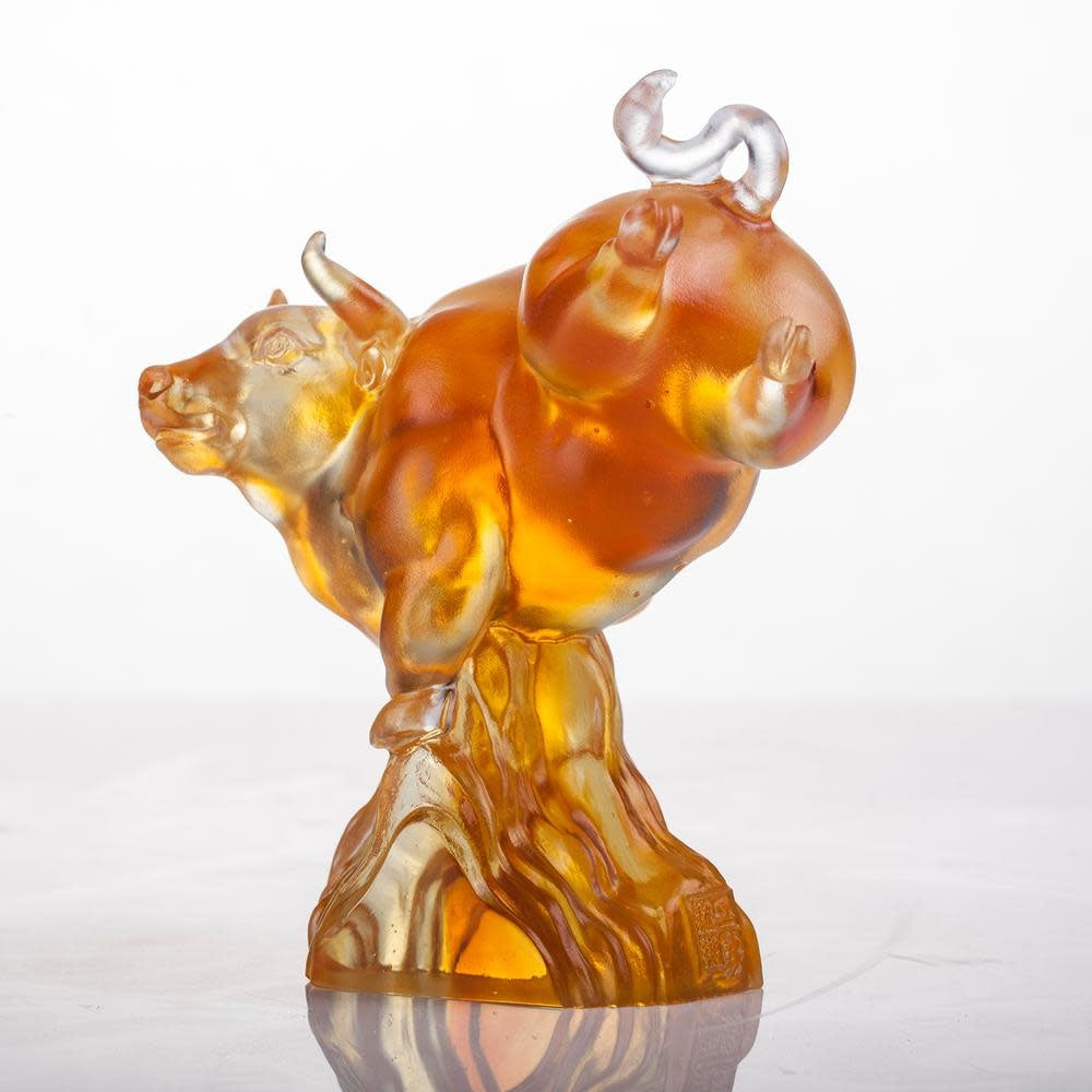LIULI Crystal Art Crystal Year of the Ox 2021 Statue "Peak"