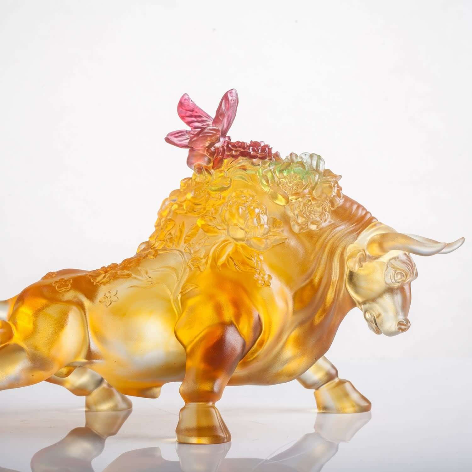 LIULI Crystal Art Crystal Bull, Year of the Ox, "Step into Prosperity"
