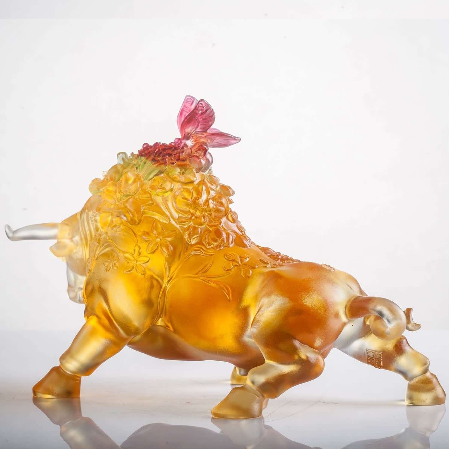 LIULI Crystal Art Crystal Bull, Year of the Ox, "Step into Prosperity"