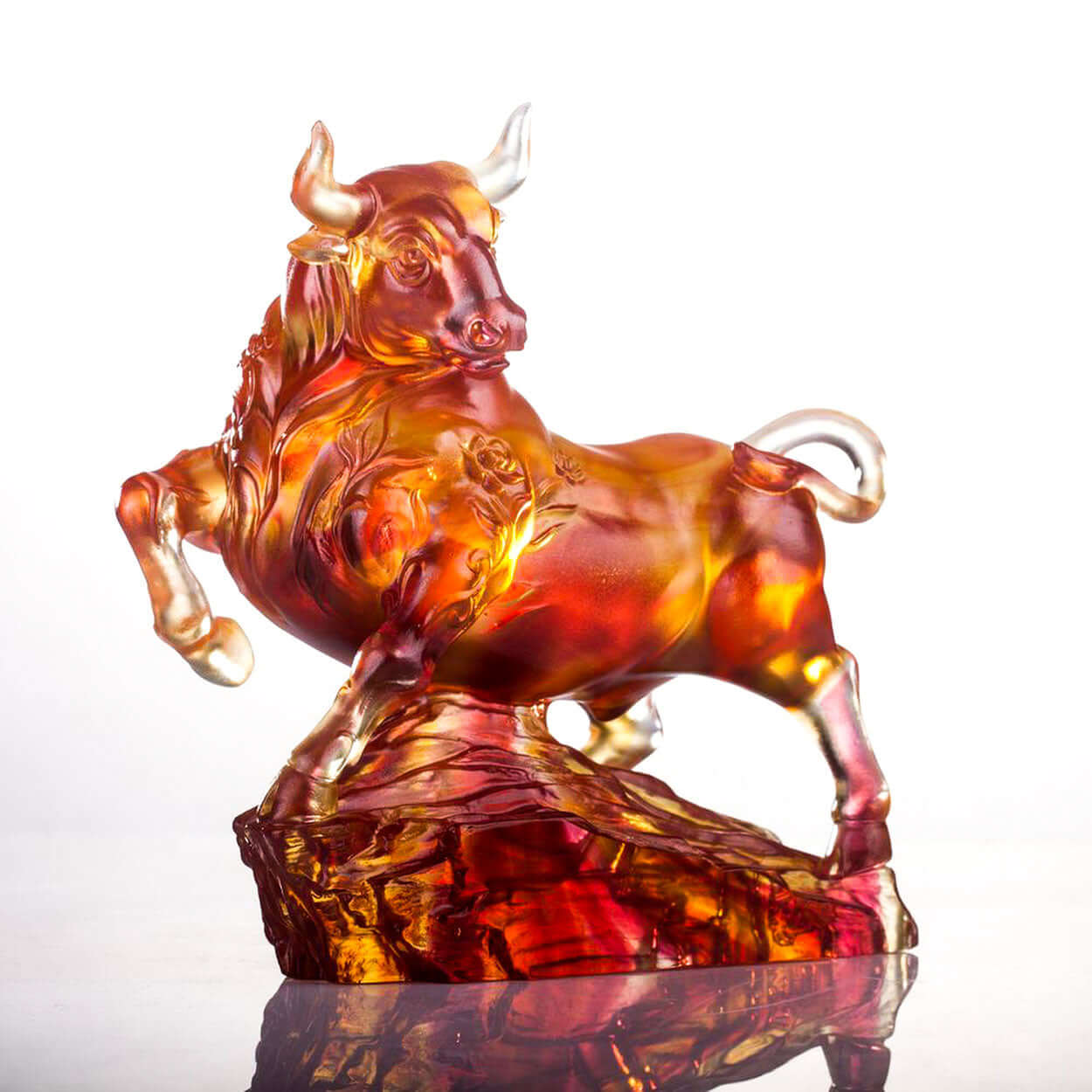 LIULI Crystal Art Crystal Bull Sculpture (Limited Edition)