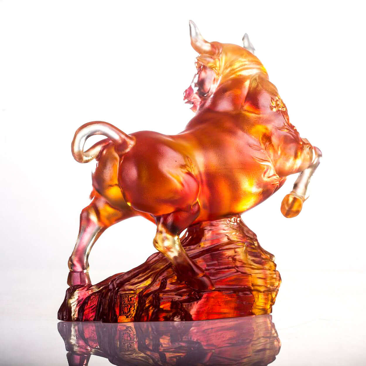 LIULI Crystal Art Crystal Bull Sculpture (Limited Edition)