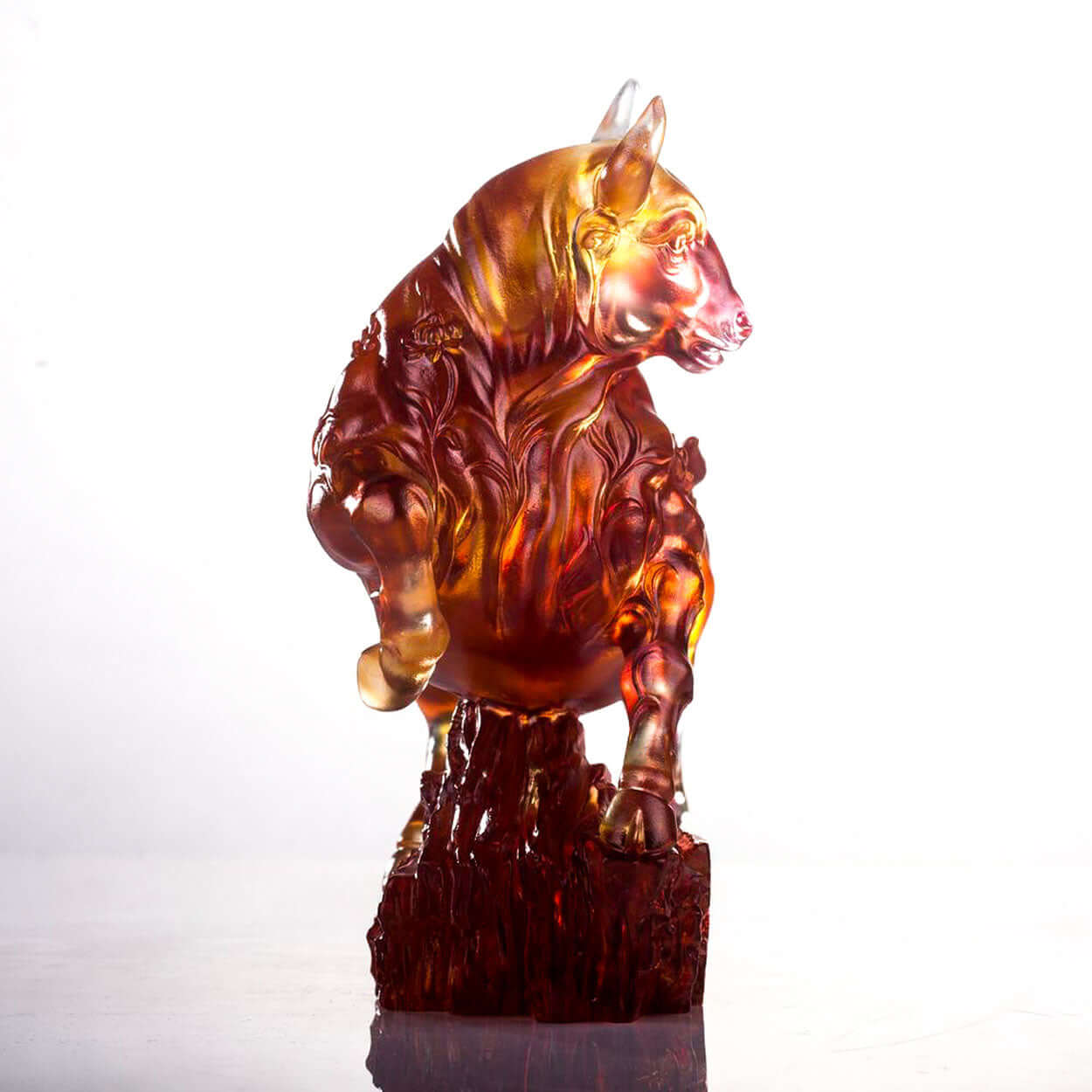LIULI Crystal Art Crystal Bull Sculpture (Limited Edition)