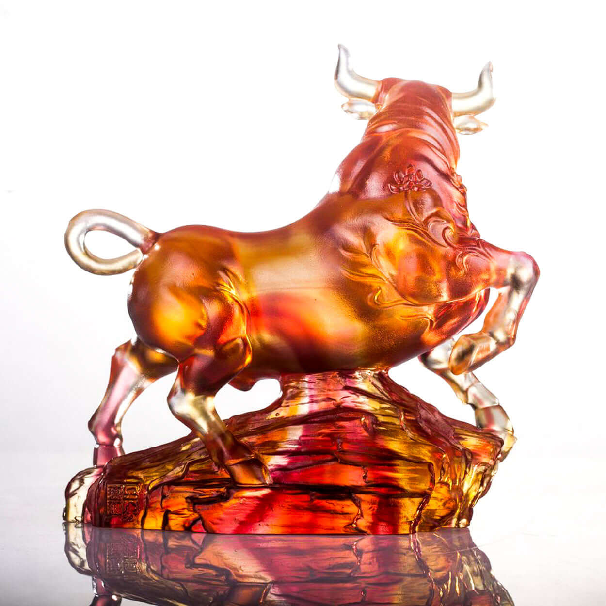 LIULI Crystal Art Crystal Bull Sculpture (Limited Edition)