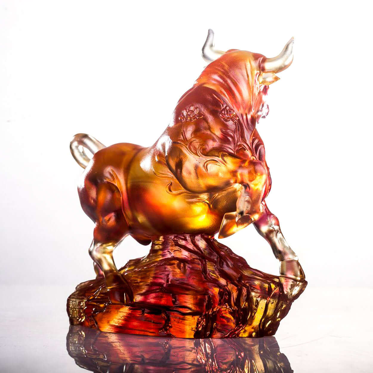 LIULI Crystal Art Crystal Bull Sculpture (Limited Edition)