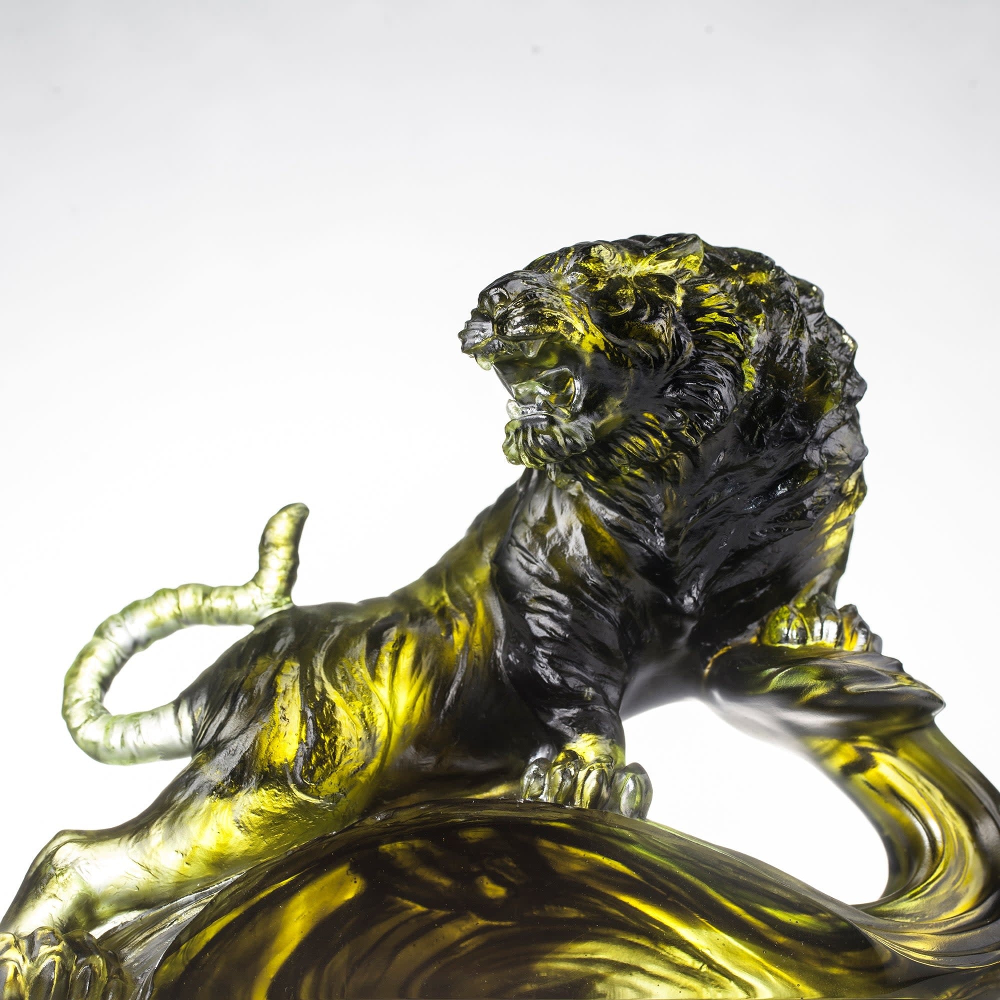 LIULI Crystal Art Crystal Tiger, Chinese Zodiac, "Roaring into the Heavens"