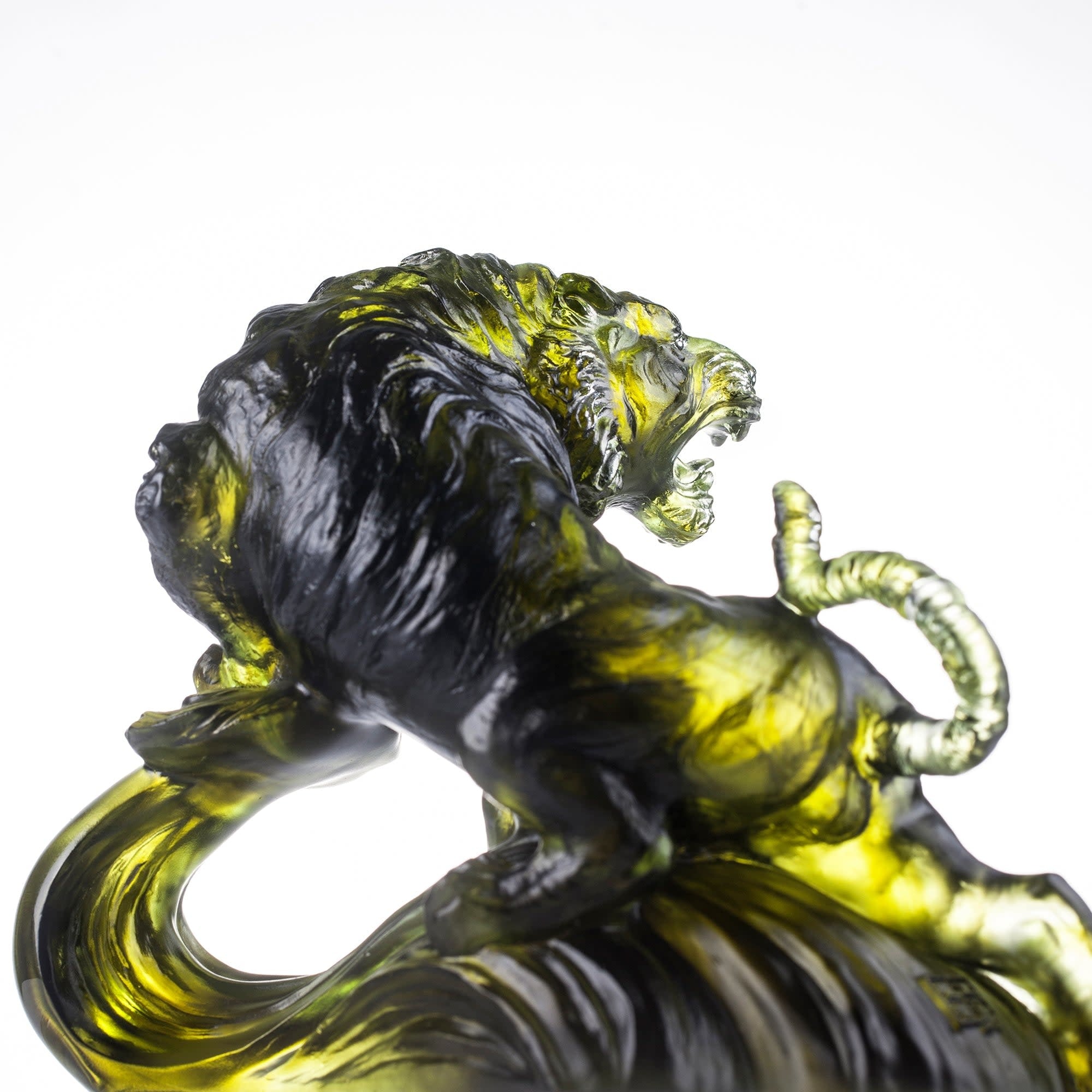 LIULI Crystal Art Crystal Tiger, Chinese Zodiac, "Roaring into the Heavens"