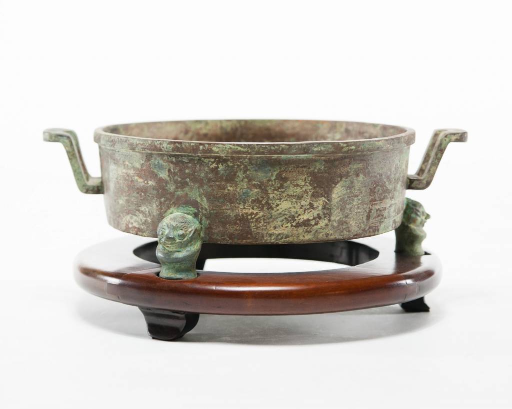 Shallow P'an water vessel