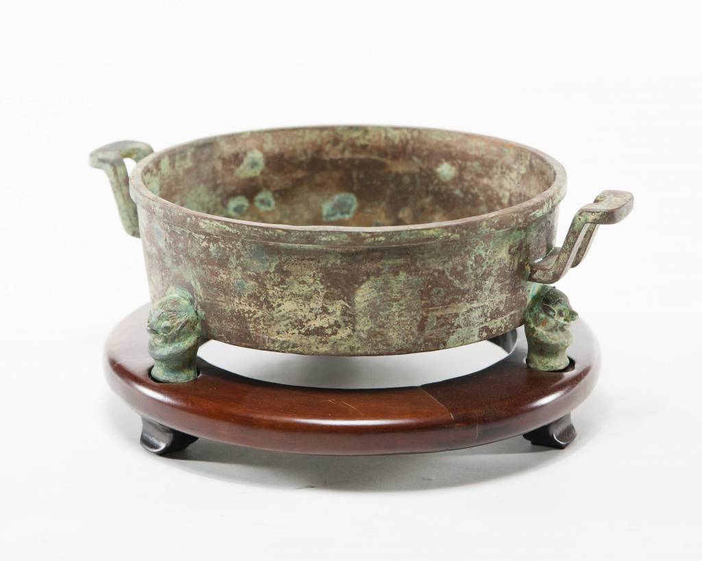 Shallow P'an water vessel