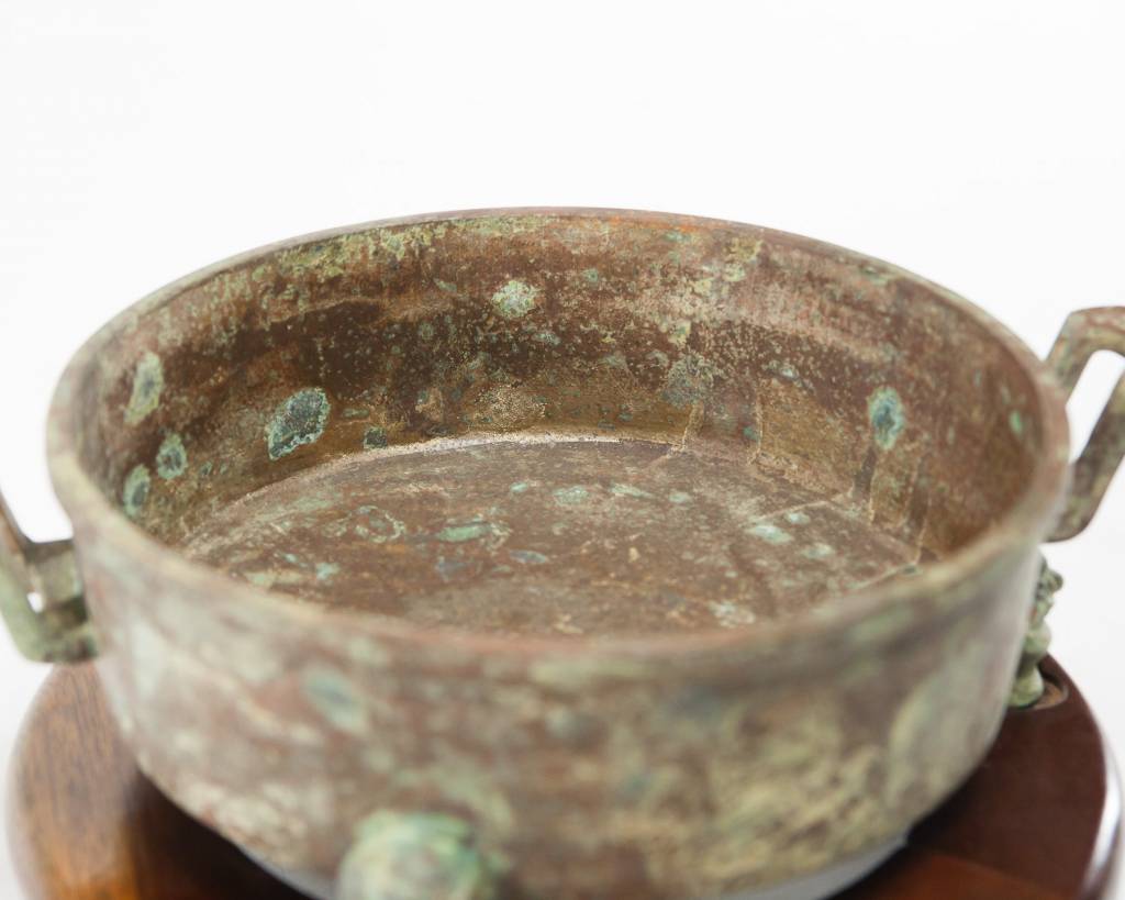 Shallow P'an water vessel