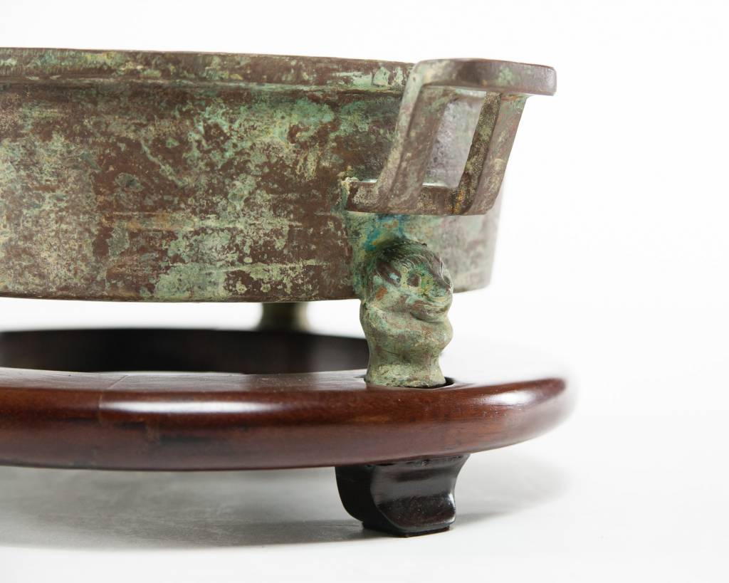 Shallow P'an water vessel