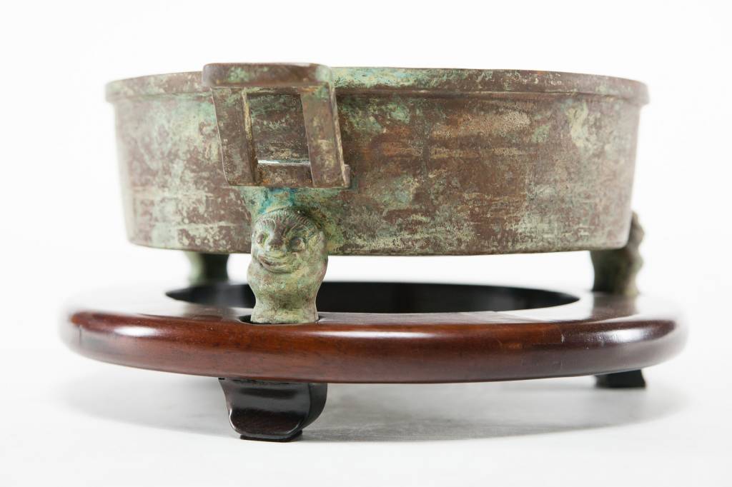 Shallow P'an water vessel
