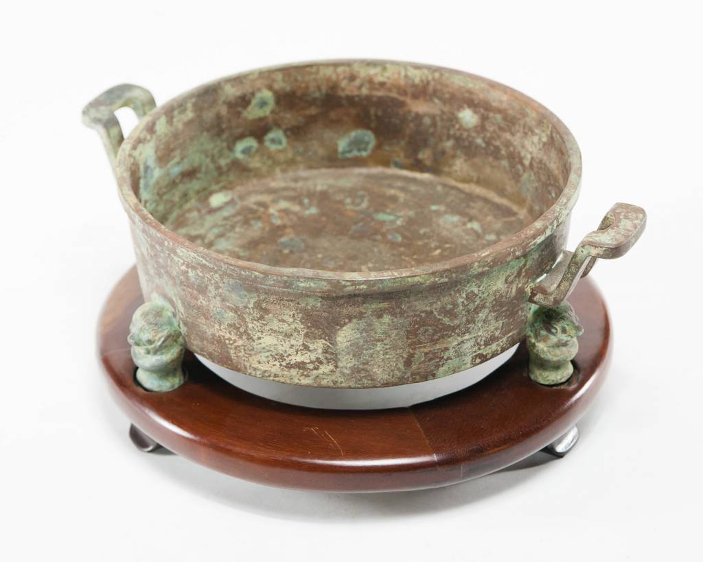Shallow P'an water vessel