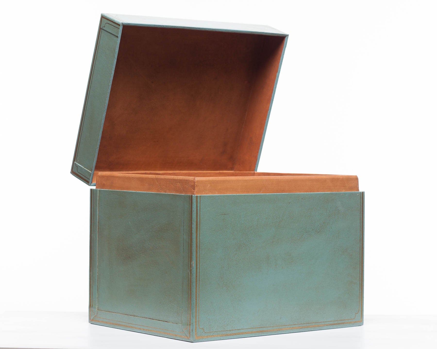 Mystic Blue Regalia Leather Box (18.5")