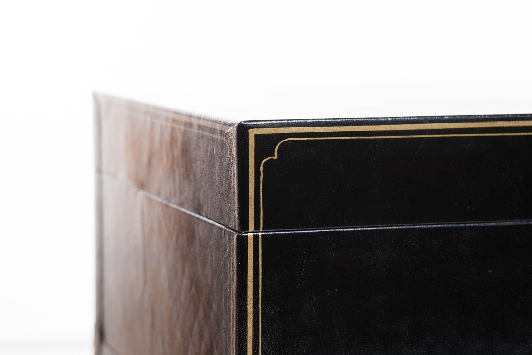 Wide Black Regalia Leather Box (34")