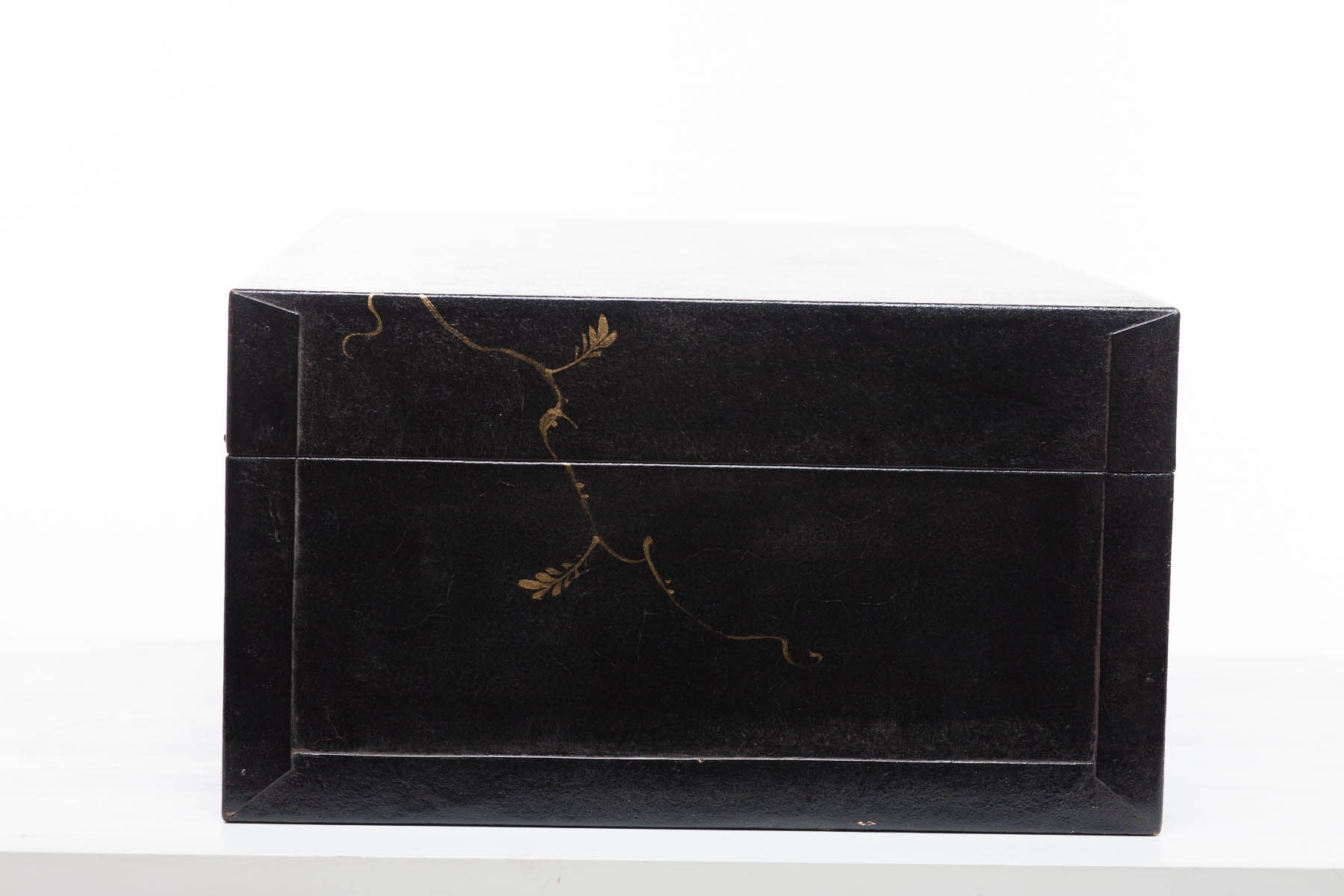 Black Vitality Wide Leather Box (34")