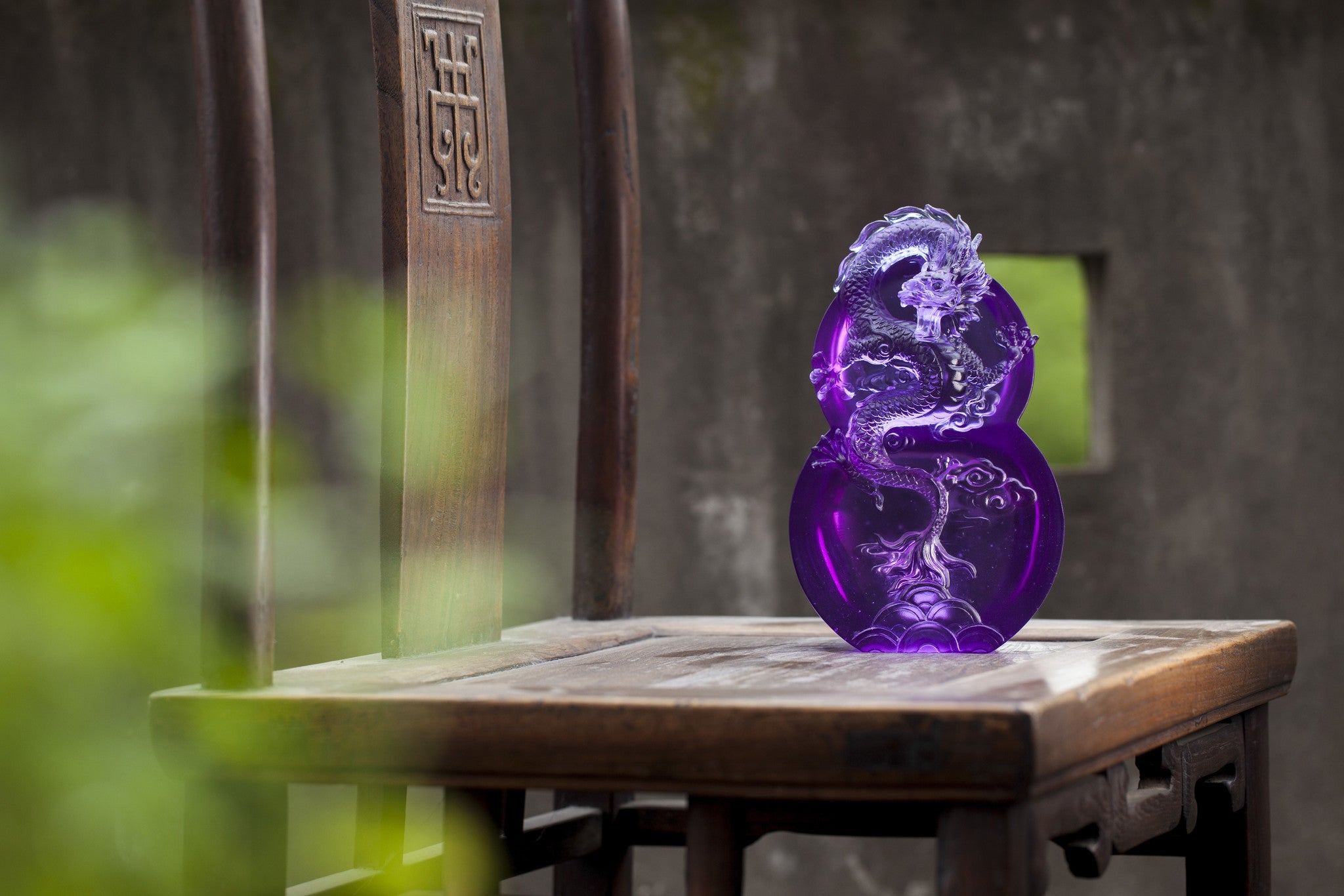 LIULI Crystal Art Crystal Flying Purple Dragon Sculpture on Hulu Gourd, "Ambition of the Heavenly Dragon"