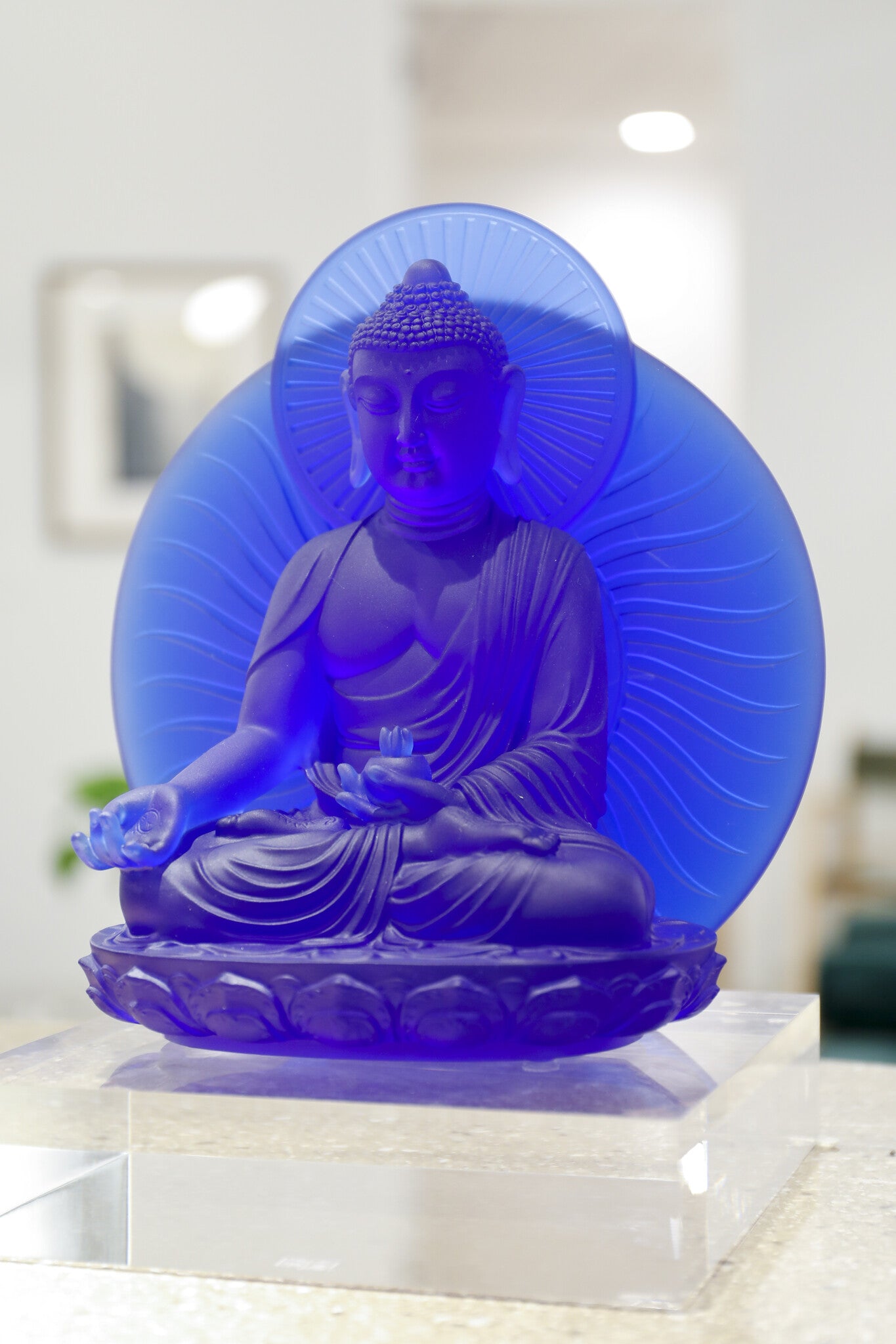 LIULI Crystal Art Crystal Medicine Buddha (Blue)
