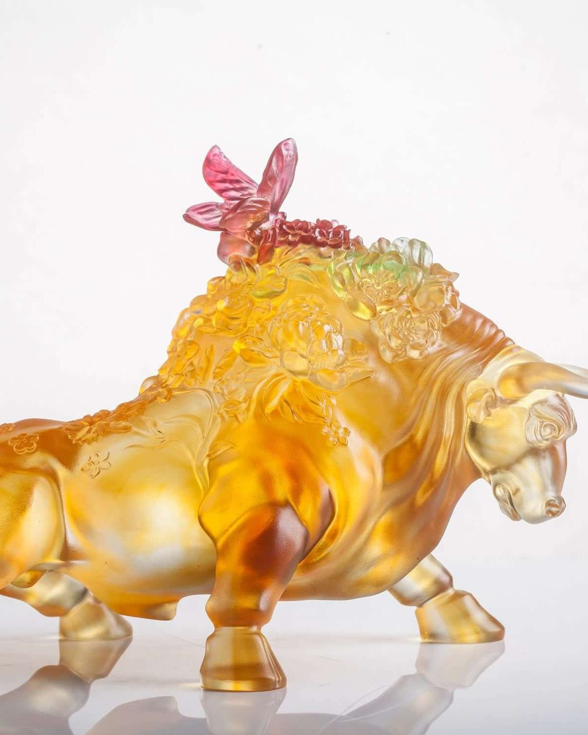 LIULI Crystal Art Crystal Bull, Year of the Ox, "Step into Prosperity"