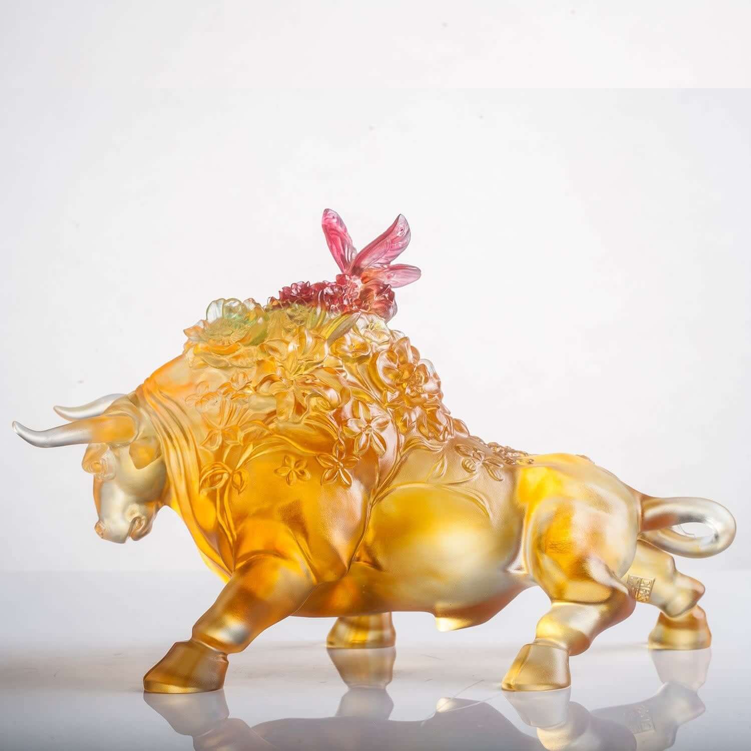 LIULI Crystal Art Crystal Bull, Year of the Ox, "Step into Prosperity"