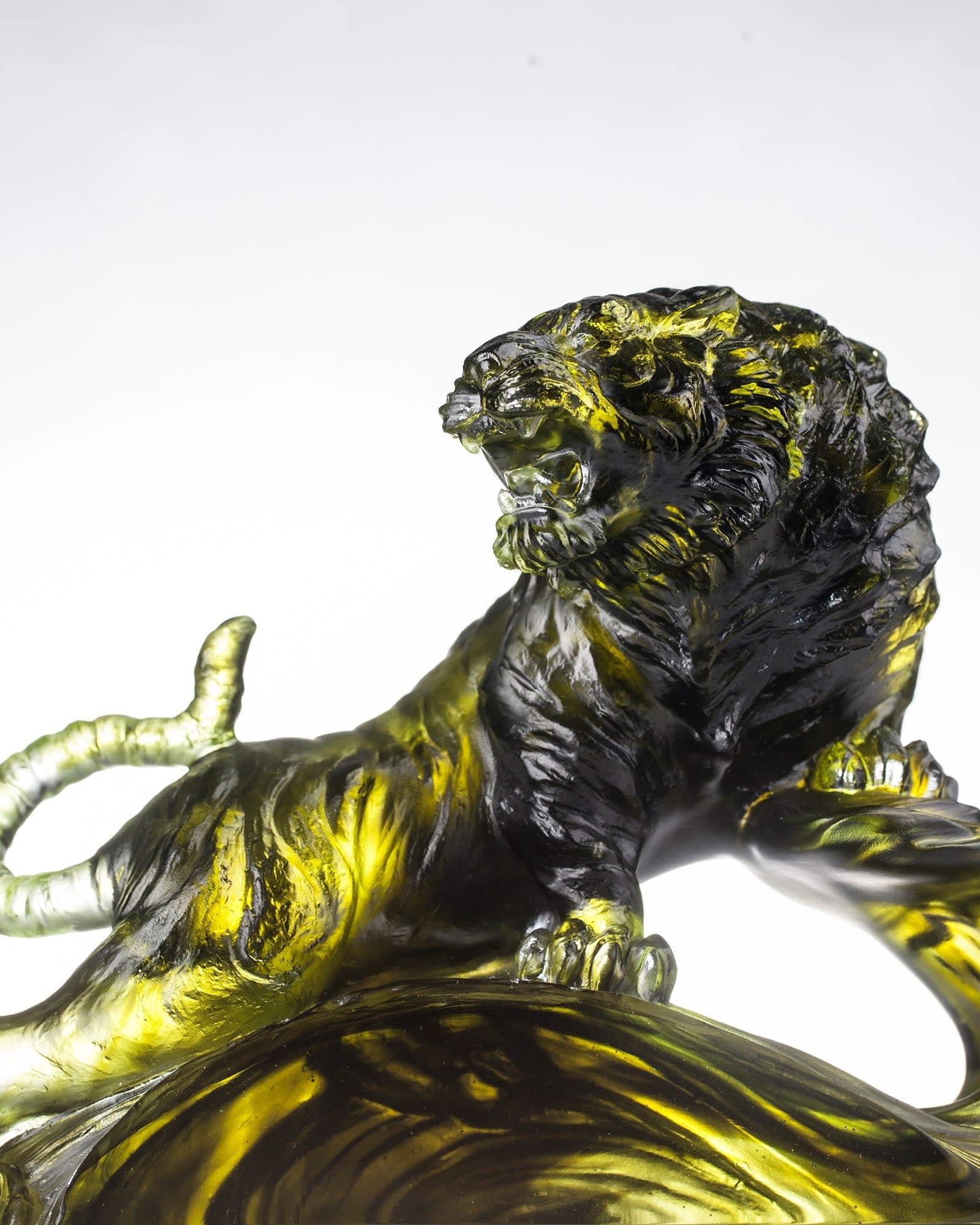 LIULI Crystal Art Crystal Tiger, Chinese Zodiac, "Roaring into the Heavens"