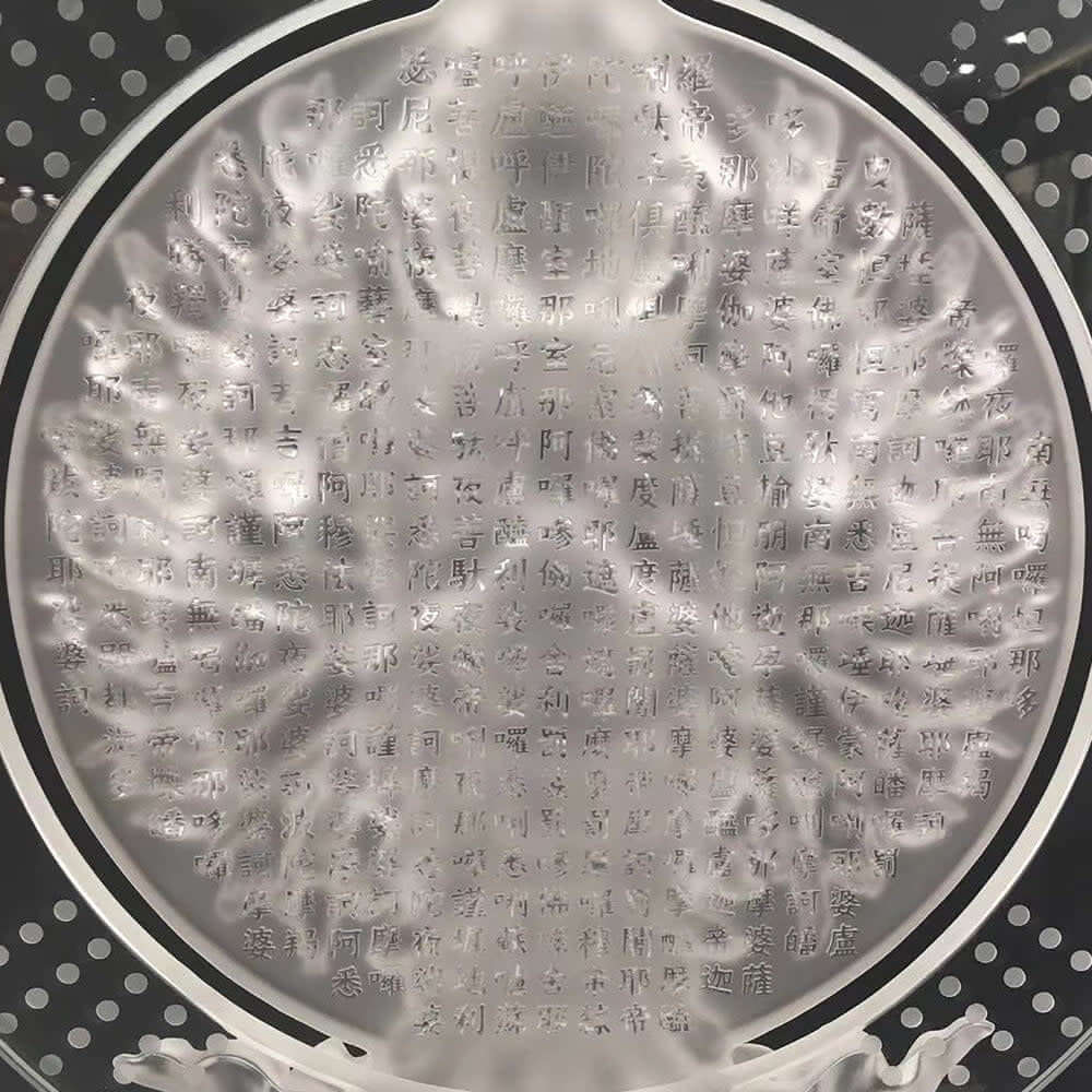 LIULI Crystal Art Crystal Buddha, Thousand Arms Guanyin, "Only With Compassion"