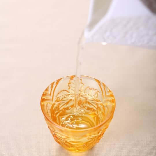 LIULI Crystal Art Crystal "To Drink Amongst Flowers" Sake Glasses, Set of 4, Light Amber