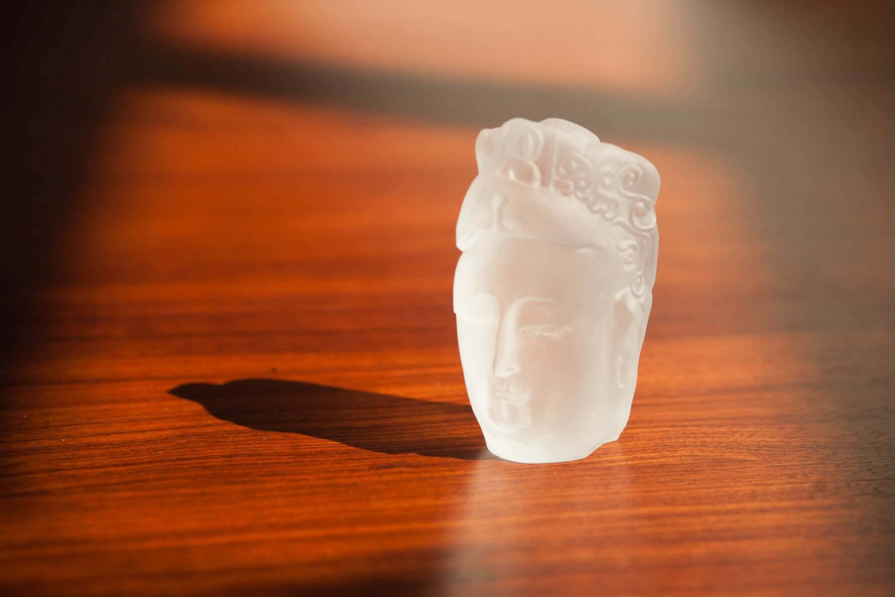 LIULI Crystal Art Crystal Buddha Figurine, "Free Mind from Knowing Beauty Is Universal"